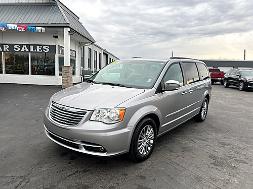 2014 CHRYSLER TOWN & COUNTRY for sale in Frankfort, IN Photo 1