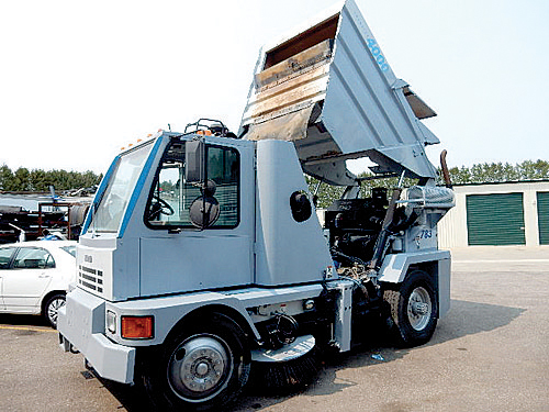 1998 JOHNSTON V-4000 SWEEPER for sale in De Forest, WI