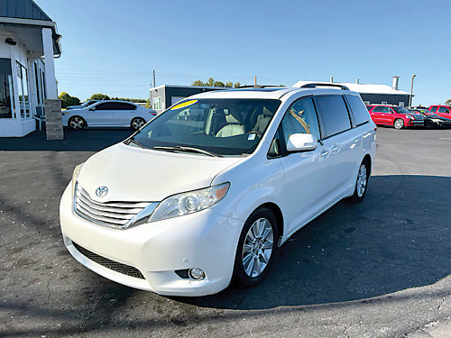 2013 TOYOTA SIENNA for sale in Frankfort, IN