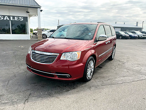 2013 CHRYSLER TOWN for sale in Frankfort, IN