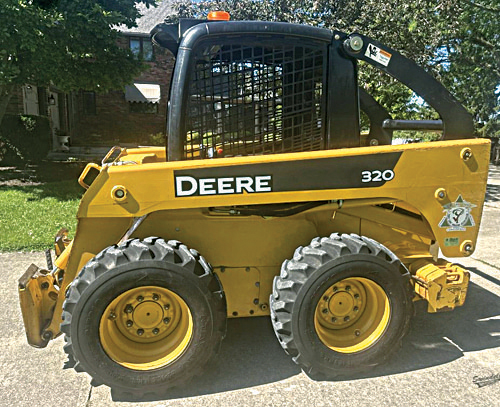 2004 JOHN 320 for sale in Wilkinson, IN
