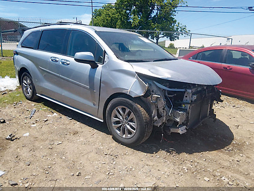 2022 TOYOTA SIENNA for sale in Wakarusa, IN