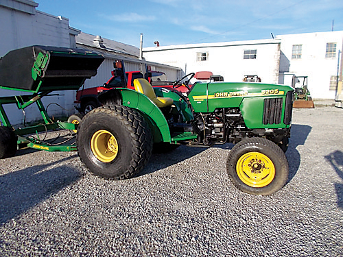 2001 JOHN 5205 for sale in Albany, IN