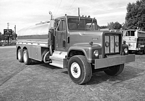 INTERNATIONAL PAYSTAR 5000 WATER TRUCK for sale in Holland, MI