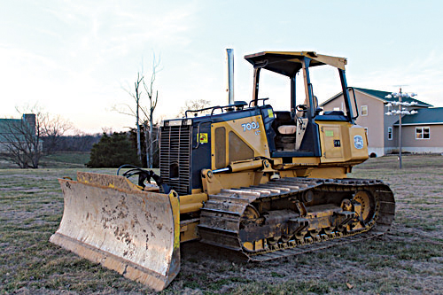 2006 JOHN DEERE 700 J for sale in Claremont, IL