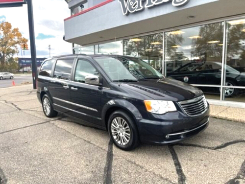2013 CHRYSLER TOWN for sale in Holland, MI Photo 1