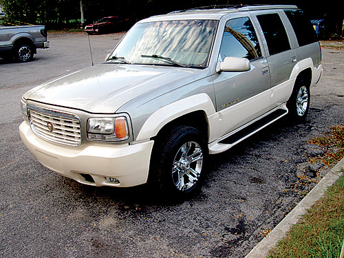 2000 CADILLAC ESCALADE for sale in Ypsilanti, MI