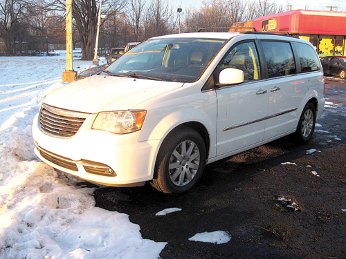 2016 CHRYSLER TOWN for sale in Ypsilanti, MI