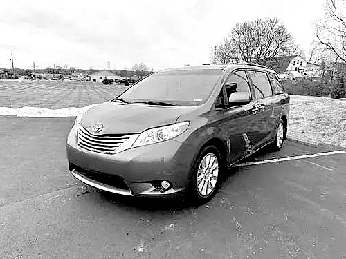 2011 TOYOTA SIENNA for sale in Fort Wayne, IN