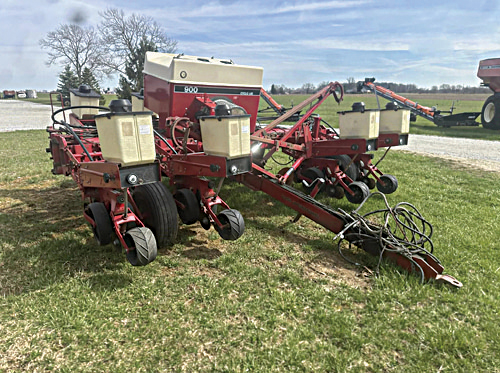 CASE-IH 900 for sale in Wilkinson, IN