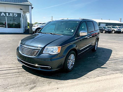 2014 CHRYSLER TOWN for sale in Frankfort, IN