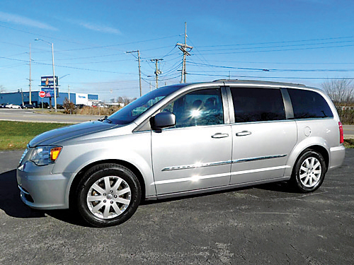 2014 CHRYSLER TOWN for sale in Fort Wayne, IN