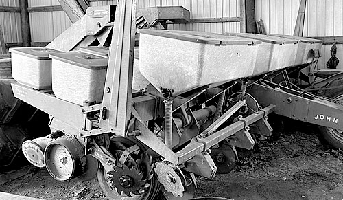 JOHN 7000 PLANTER for sale in Eau Claire, MI