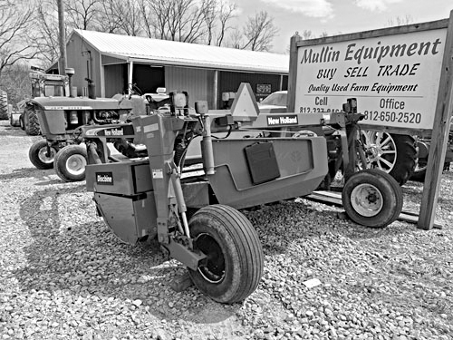 NEW HOLLAND 1411 DISCBINE for sale in Spencer, IN