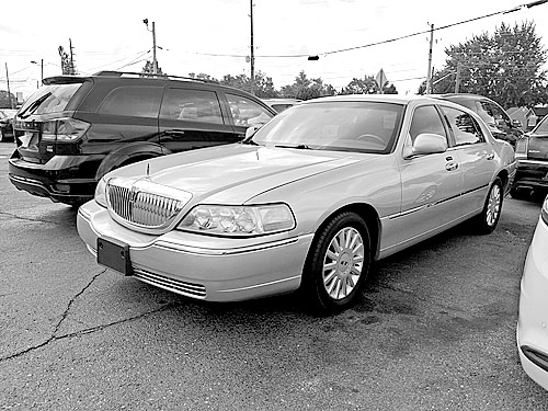 2005 LINCOLN TOWN for sale in Indianapolis, IN