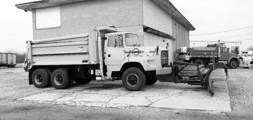 Yellow 1995 FORD L8000 DUMP for sale in Waukegan, IL