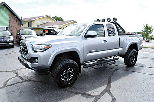 2017 TOYOTA TACOMA for sale in Fort Wayne, IN