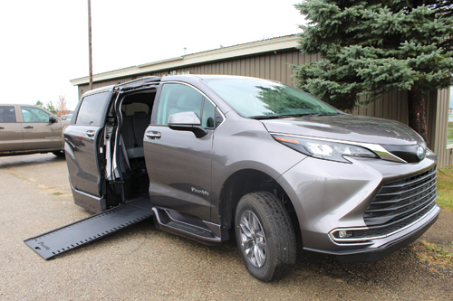 2024 TOYOTA SIENNA for sale in Grand Rapids, MI