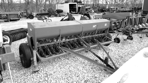 MASSEY FERGUSON 33 GRAIN DRILL for sale in Spencer, IN