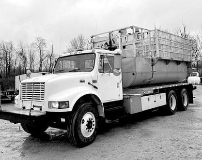 1999 INTERNATIONAL 4900 for sale in Auburn, IN