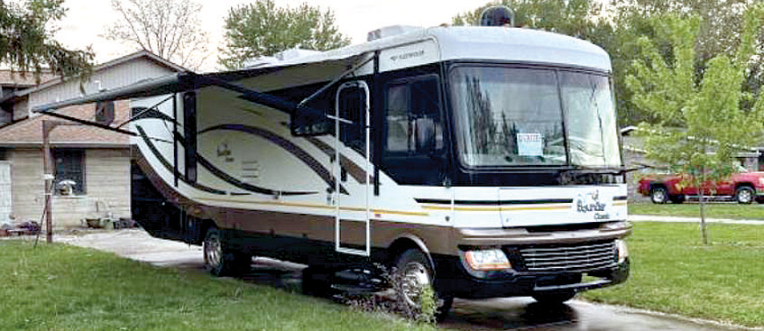 2010 FLEETWOOD BOUNDER for sale in Lafayette, IN