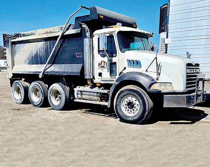 2005 MACK DUMP for sale in New Castle, IN