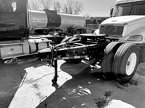 2000 STRICK SINGLE AXLE DOLLY CONVERTER for sale in Indianapolis, IN