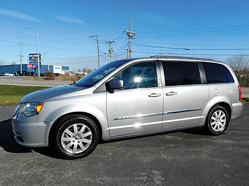 2014 CHRYSLER TOWN & COUNTRY for sale in Fort Wayne, IN