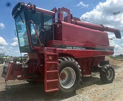 1992 CASE-IH 1640 COMBINE for sale in Wilkinson, IN